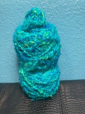 7.87 oz / 223 g Teal Blue Green Super Bulky Decorative Yarn